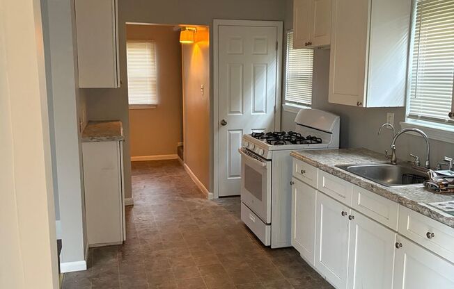 2 beds, 1 bath, $1,300, Unit 3159