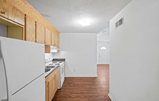 1 bed, 1 bath, 700 sqft, $945, Unit 6 Humboldt Village Lane Unit D