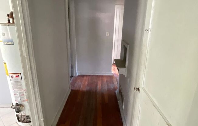 3 beds, 1 bath, $690