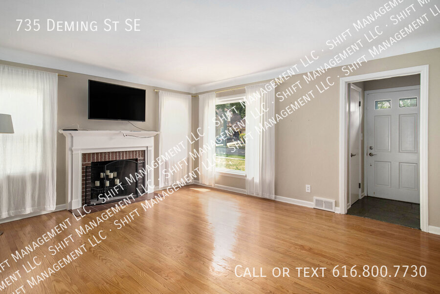735 DEMING ST SE