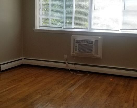 1 bed, 1 bath, 500 sqft, $715, Unit 201