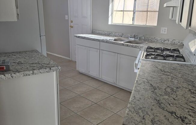 Beautiful 3bedroom/1 bath Home For Rent (HALF OFF 1ST MONTH RENT)