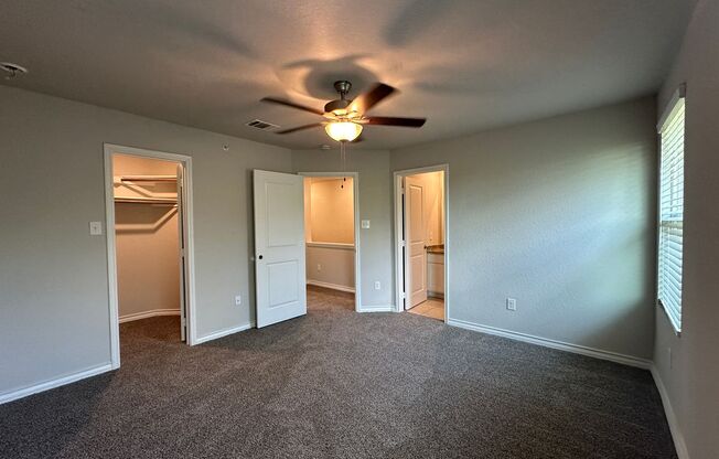 3 beds, 2.5 baths, $1,350, Unit 101*