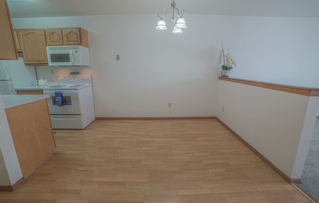 2 beds, 1 bath, 820 sqft, $825, Unit 320