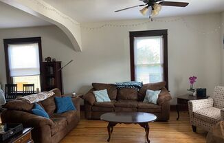 3 beds, 1 bath, $1,825, Unit 2