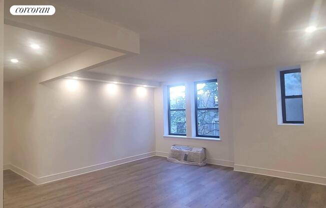 2 beds, 1 bath, $7,400, Unit 5I