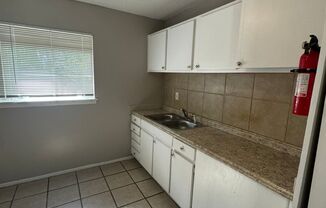 3 beds, 1 bath, $895