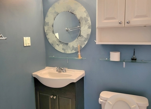 2 beds, 1 bath, 1,093 sqft, $2,400, Unit 1011