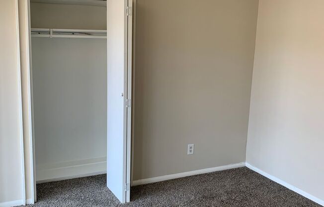 2 beds, 1 bath, 764 sqft, $875, Unit 15B