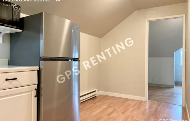 3 beds, 1 bath, $1,995, Unit 1A