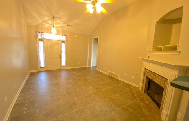 This 3 bed,2 bath in Cordova near Macon and Houston Levee