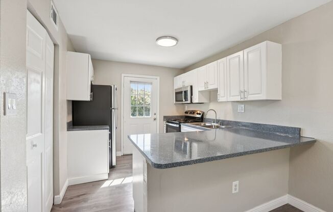 2 beds, 1 bath, 812 sqft, $1,520, Unit 19201