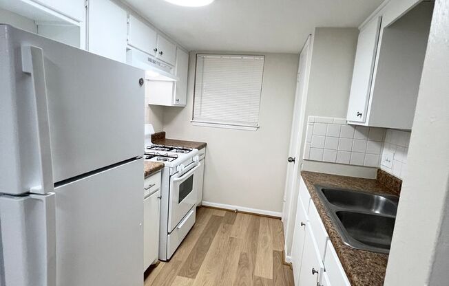 1 bed, 1 bath, $595, Unit 5TH25