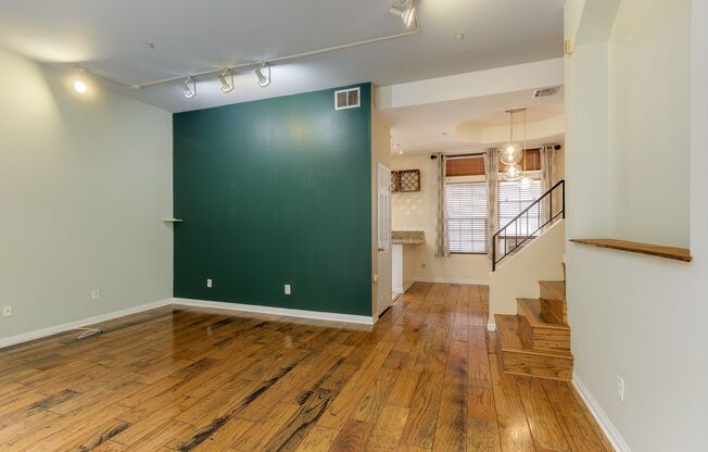 Beautiful 2BD 2.5BA unit in LA Maida Villas Community