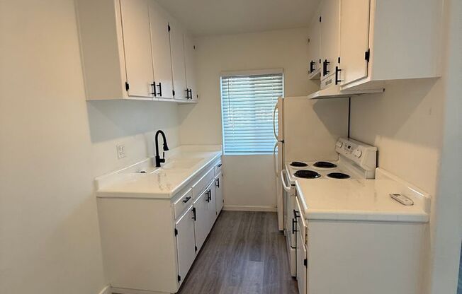 1 bed, 1 bath, 450 sqft, $2,395, Unit 30