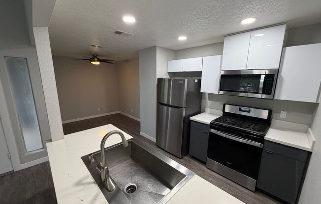 2 beds, 1 bath, 790 sqft, $2,455, Unit H206