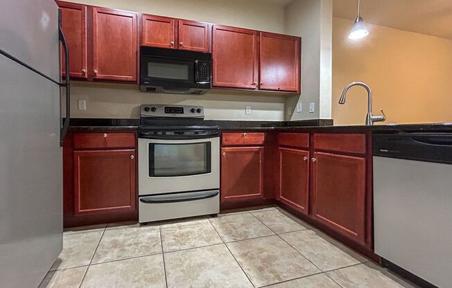 3 beds, 3 baths, $1,800, Unit Apt 49