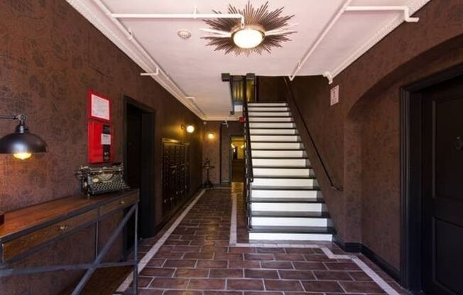 Studio, 1 bath, 350 sqft, $1,445, Unit 406