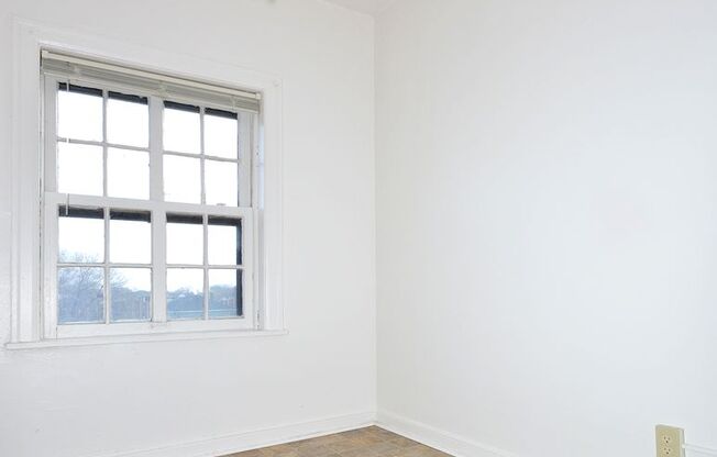 Studio, 1 bath, 375 sqft, $865, Unit 24 - 329