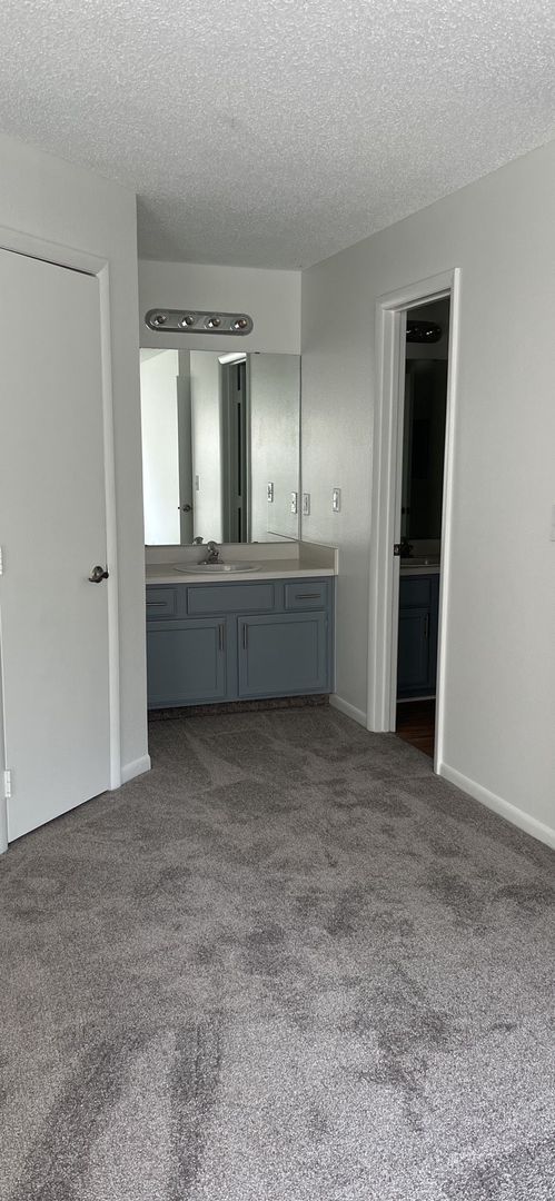 2 beds, 1 bath, 908 sqft, $1,250, Unit 300A