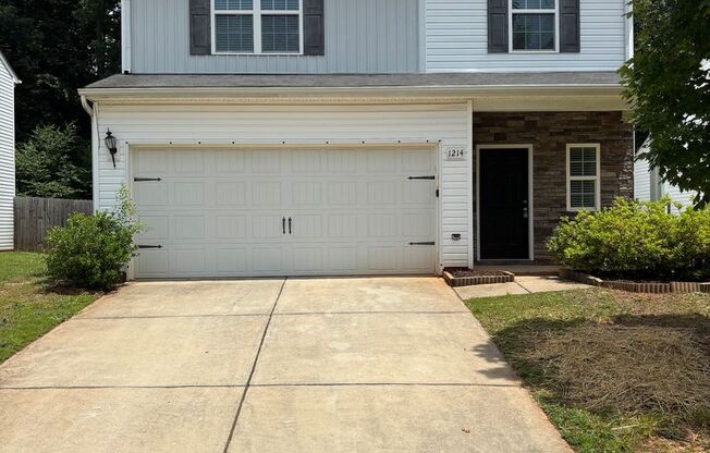 Four Bedroom Home In Mineral Springs/University Area