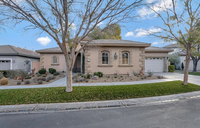 Queensridge Beauty - 5 bedroom on a 1/4+ acre lot