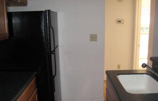Beautifully Maintained 1 Bedroom 1 Bathroom Top-Floor Condo In Much Sought After Penderbrook Square