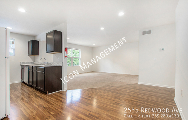 2555 REDWOOD AVE