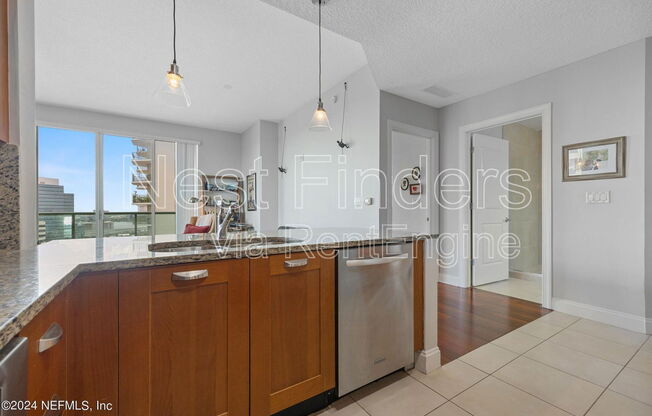 2 beds, 2 baths, 1,337 sqft, $2,595, Unit 1701