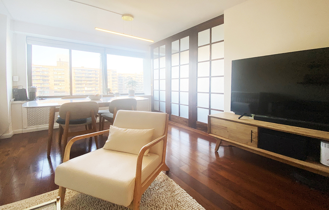 1 bed, 1 bath, 650 sqft, $4,395, Unit 15L