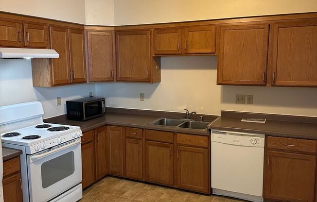 1 bed, 1 bath, 725 sqft, $799, Unit 104A