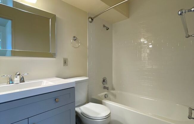 1 bed, 1 bath, 580 sqft, $1,150, Unit 802