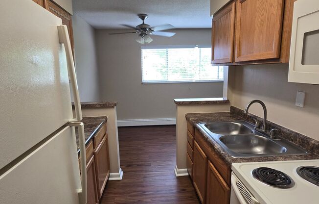 2 beds, 1 bath, 900 sqft, $895, Unit 11