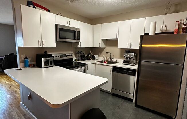 2 beds, 2 baths, $3,500, Unit #1F