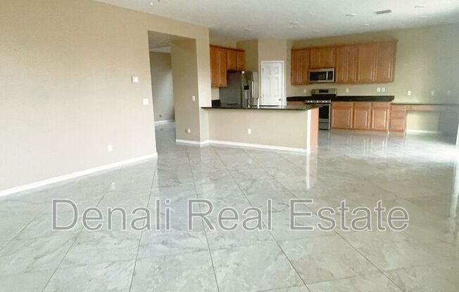 1121 E REGENT DR