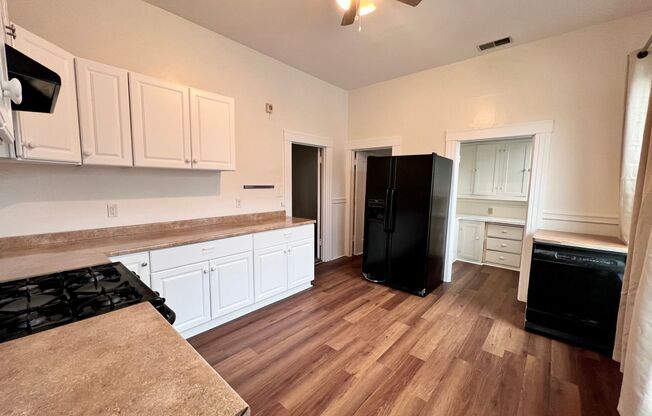 2 beds, 1.5 baths, $2,700, Unit A