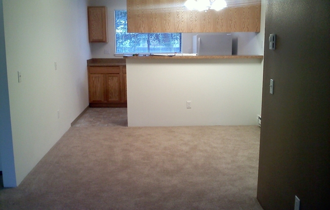 2 beds, 1 bath, 895 sqft, $1,689, Unit T303