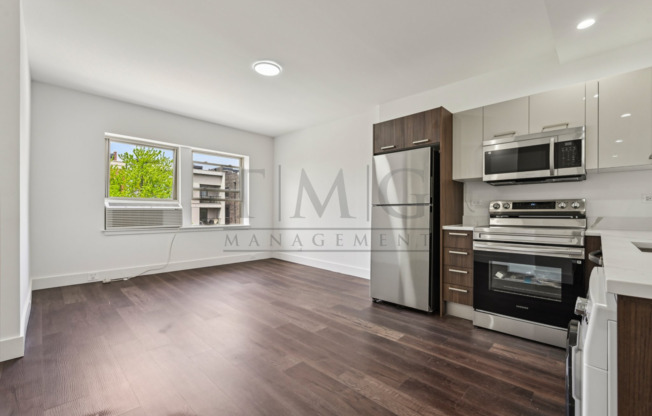 2 beds, 1 bath, $2,395, Unit 1555 - 207