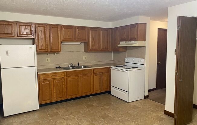 2 beds, 1.5 baths, 700 sqft, $875, Unit C