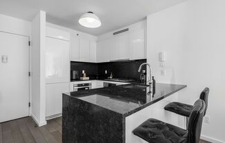 1 bed, 1 bath, 729 sqft, $5,350, Unit 10G