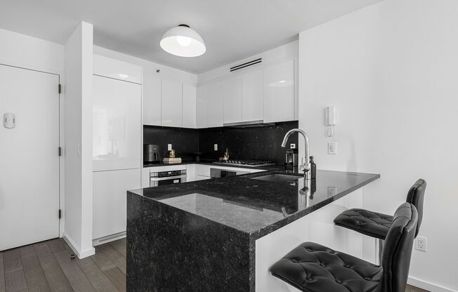 1 bed, 1 bath, 729 sqft, $5,350, Unit 10G
