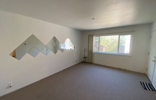 2 beds, 1 bath, 800 sqft, $2,350, Unit Unit 2