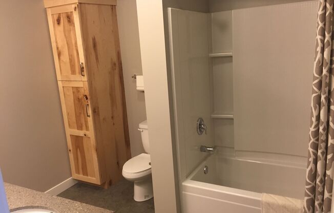 2 beds, 2 baths, $1,525, Unit 217