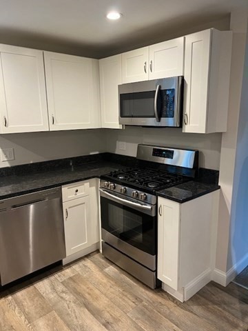 2 beds, 1 bath, 1,072 sqft, $2,800, Unit 20