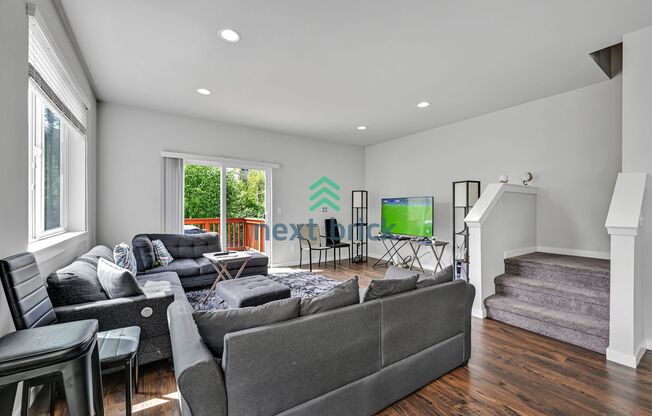 Spacious & Modern 4-Bed, 3.5-Bath Townhome in Prime Lynnwood Location
