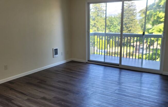 Burien Crest Apartments- 1- & 2-Bedroom Apartment Homes!