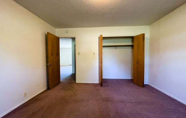 2 beds, 1 bath, 957 sqft, $875, Unit 1H