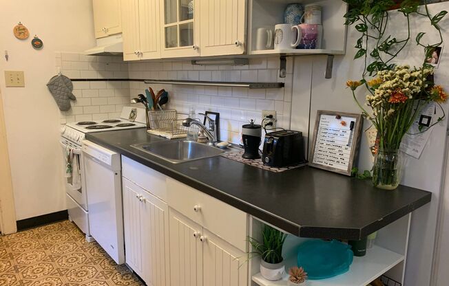 Villa Camini - Updated & Vintage In U-District!