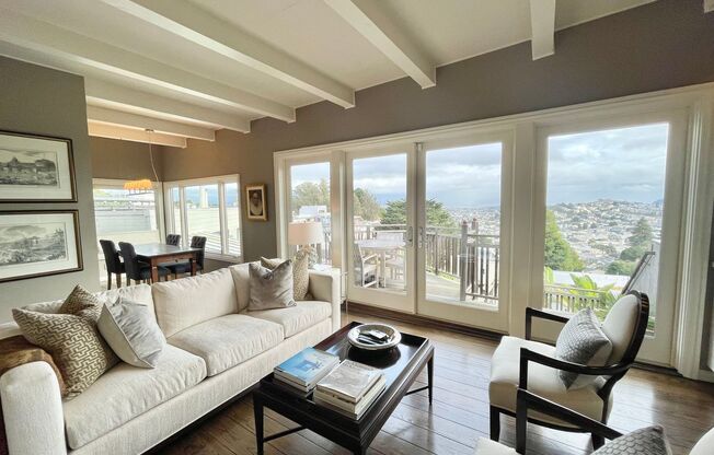 3BR/2.5BA INCOMPARABLE Views!!! Prime Corona Heights Residence! 2 car parking and laundry! PROGRESSIVE