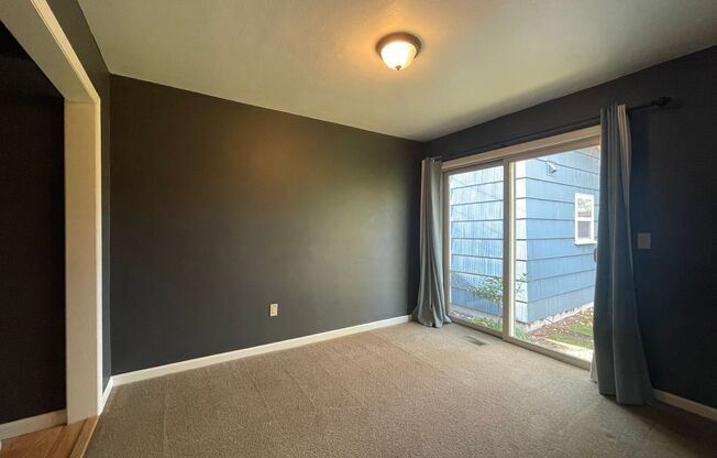 2 beds, 1 bath, $2,595, Unit #A